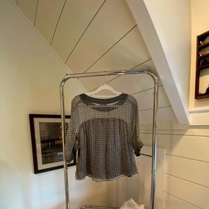 "Joie" Blouse, perfect summer blouse, size small.